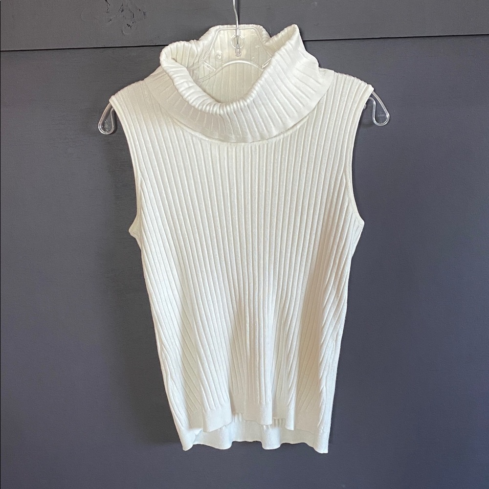 Cable & Gauge Cream Sleeveless Turtleneck Sweater